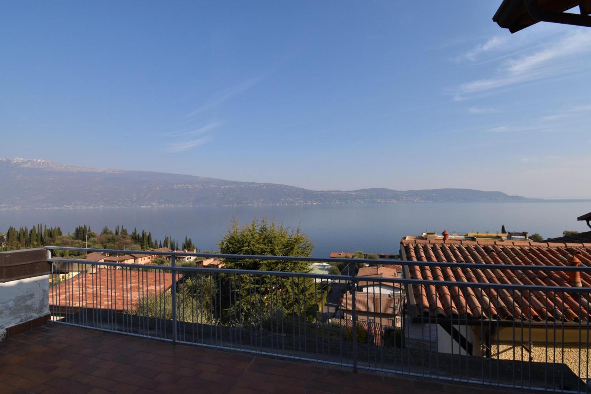 Angela -Terrace & Beautiful View Lake - Happy Rentals توسكولانو ماديرنو المظهر الخارجي الصورة