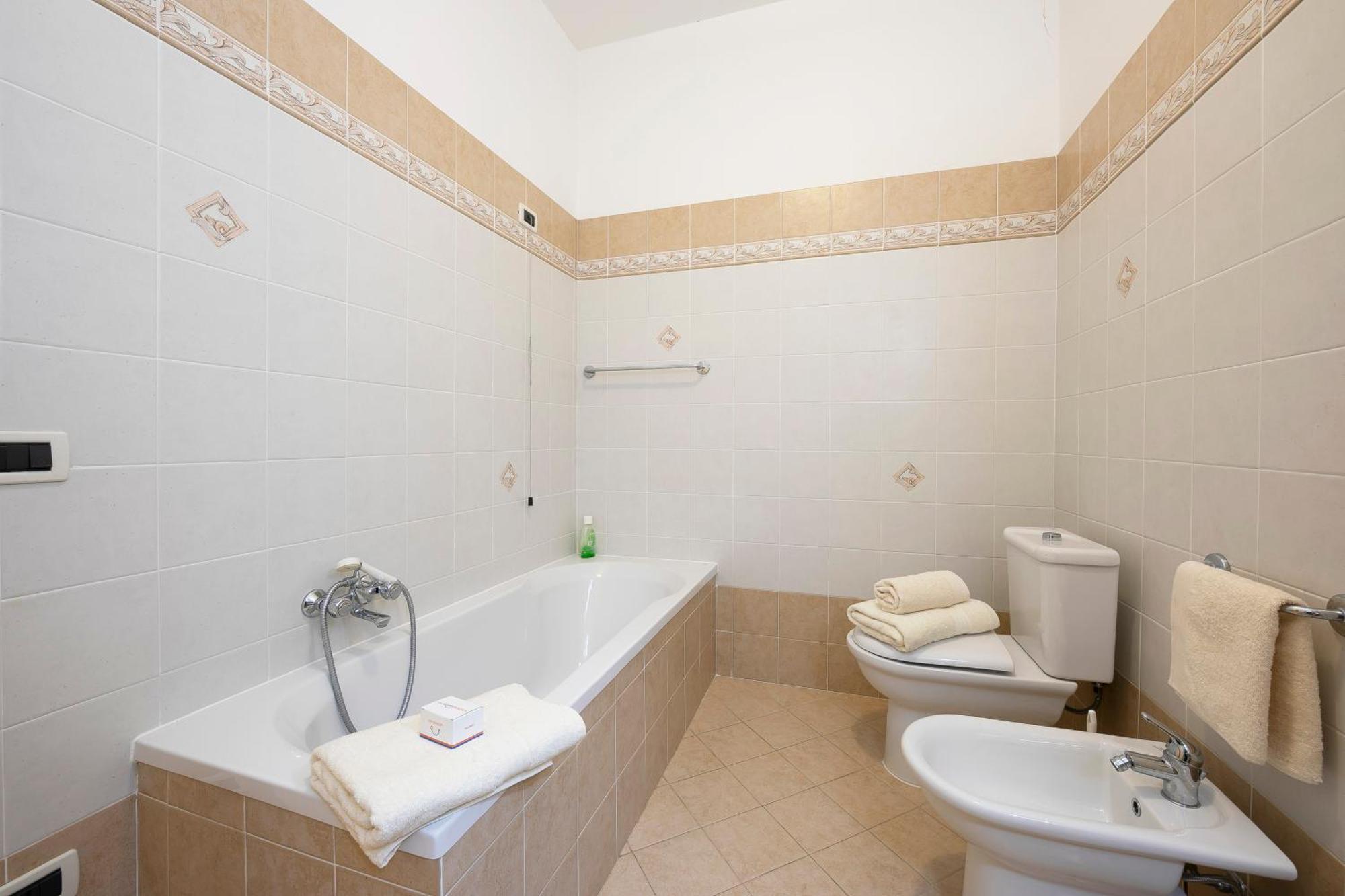 Angela -Terrace & Beautiful View Lake - Happy Rentals توسكولانو ماديرنو المظهر الخارجي الصورة